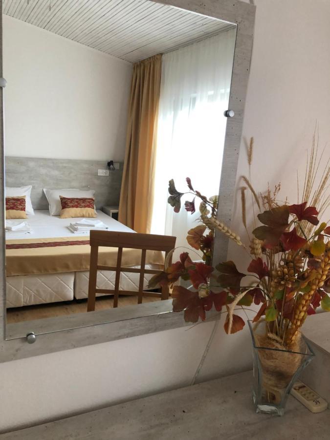 Guest Rooms Southern Nights Varvara  Exterior foto