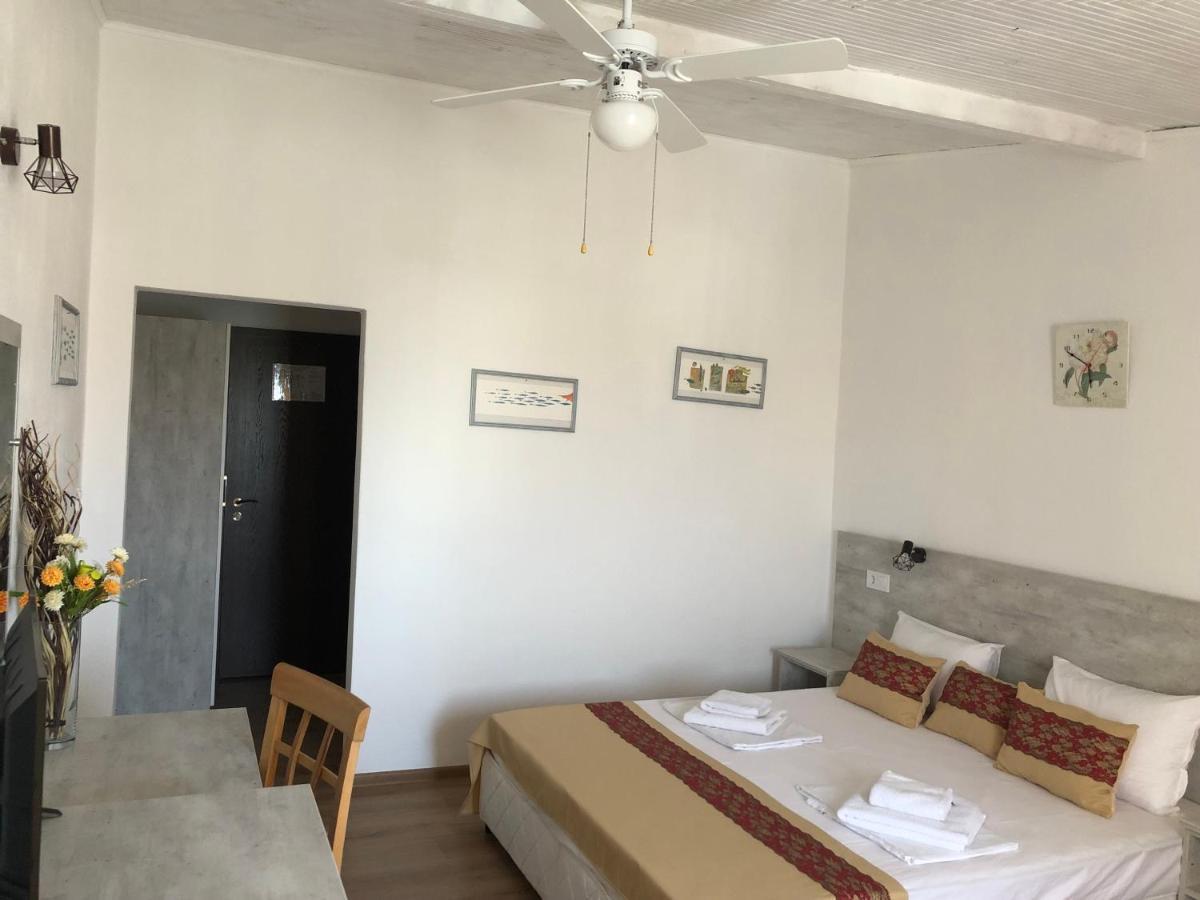 Guest Rooms Southern Nights Varvara  Exterior foto