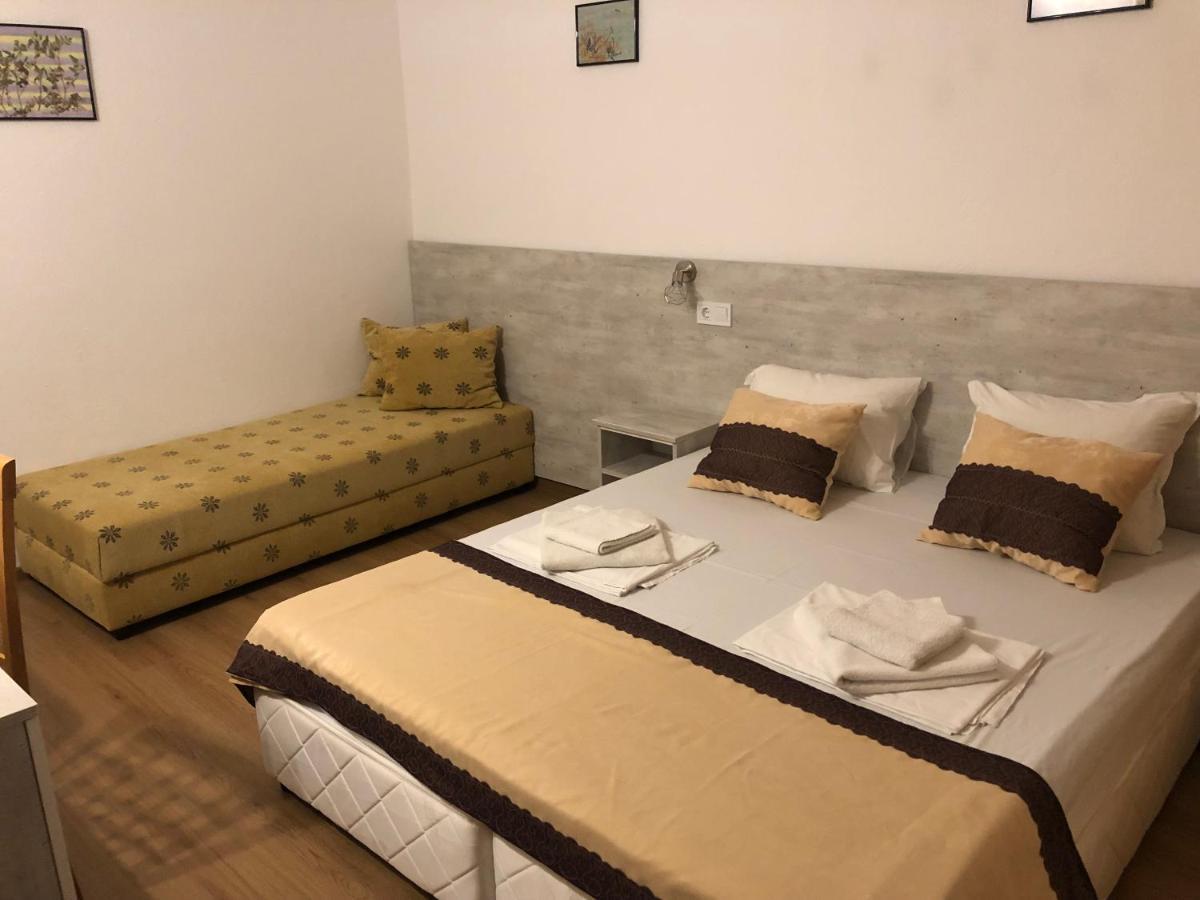 Guest Rooms Southern Nights Varvara  Exterior foto